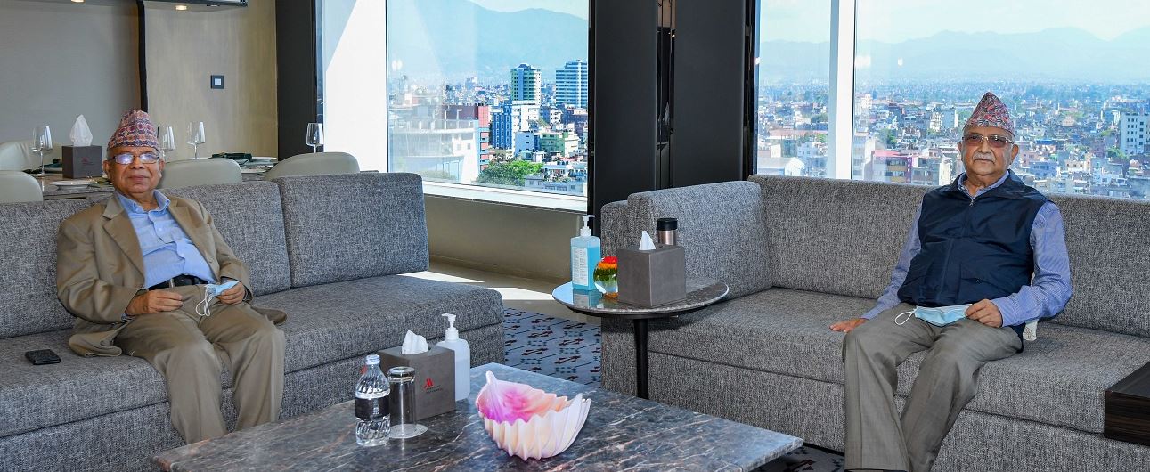 मेरियट होटलमा ओली र माधव नेपालबीच भेटवार्ता 